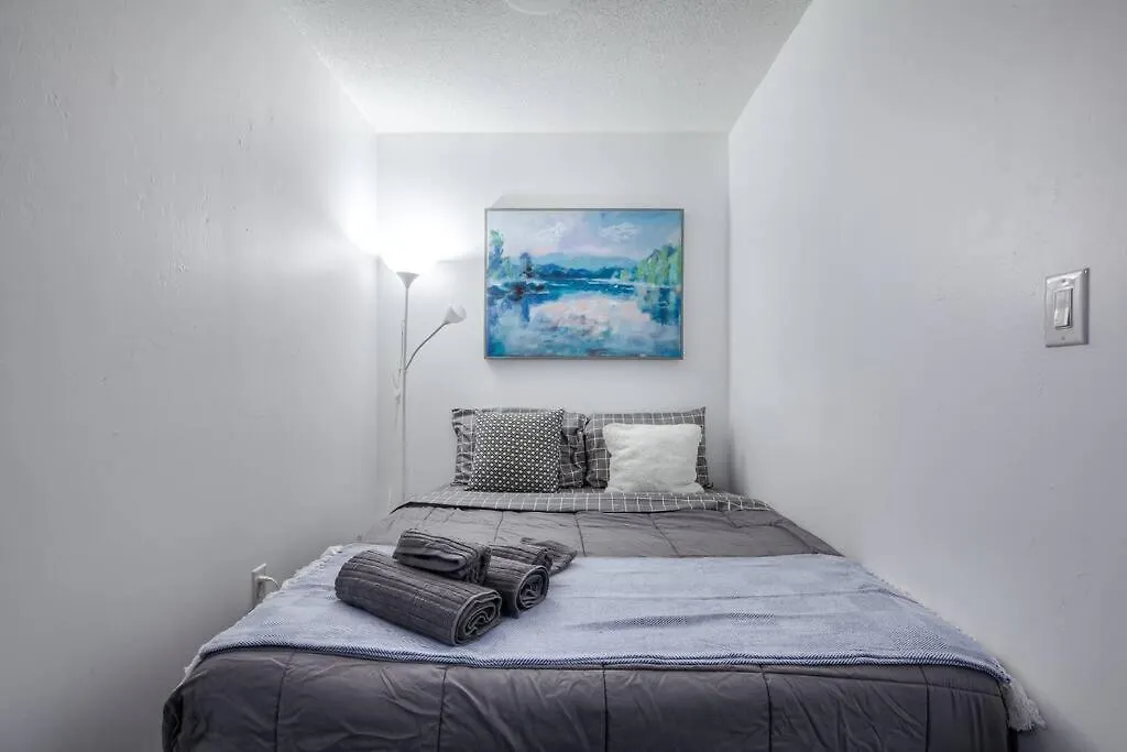Trendy Downtown Getaway By The Water Apartment Toronto