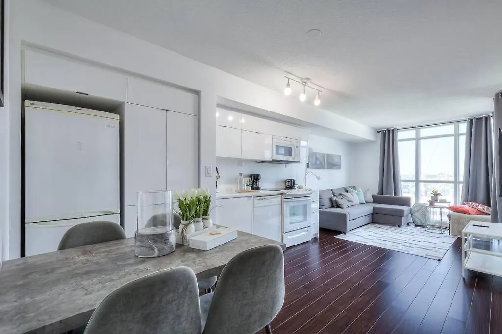 Trendy Downtown Getaway By The Water Apartment Toronto