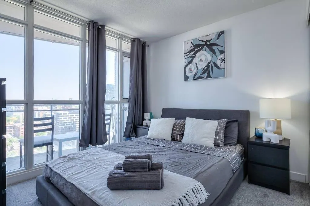 Trendy Downtown Getaway By The Water Apartment Toronto Canada