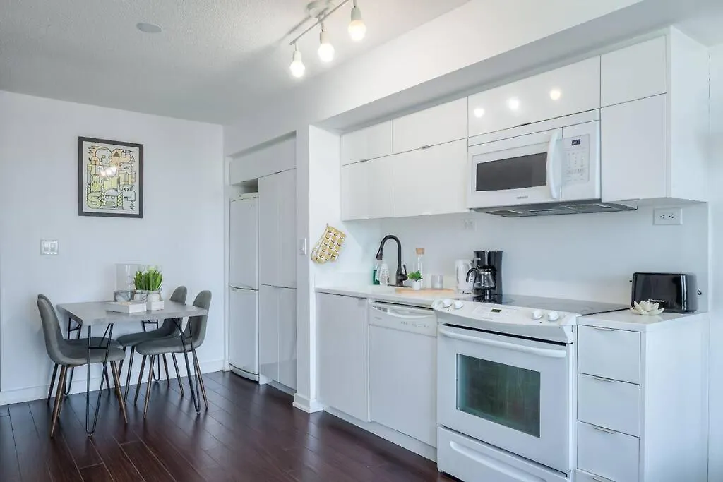Trendy Downtown Getaway By The Water Apartment Toronto