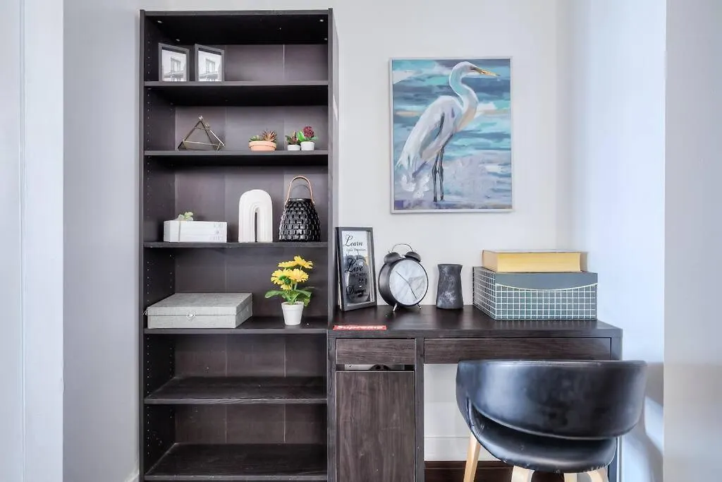 Trendy Downtown Getaway By The Water Apartment Toronto