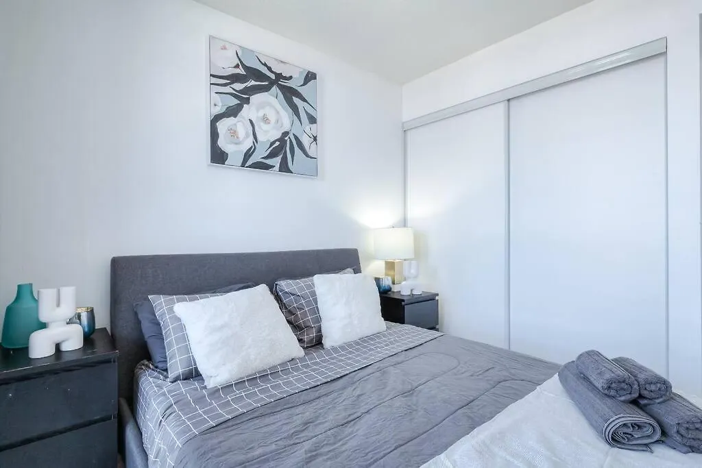 Trendy Downtown Getaway By The Water Apartment Toronto